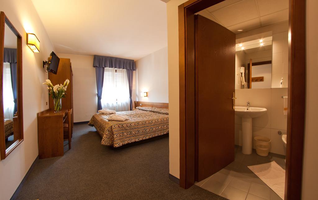 Hotel Cles Quarto foto