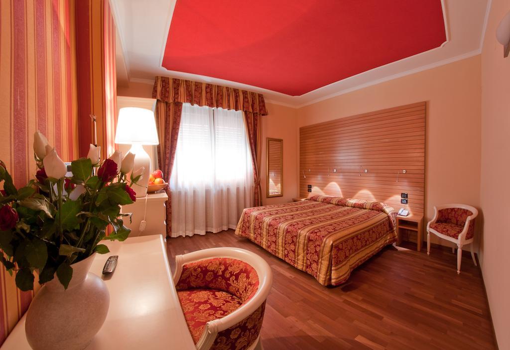 Hotel Cles Quarto foto